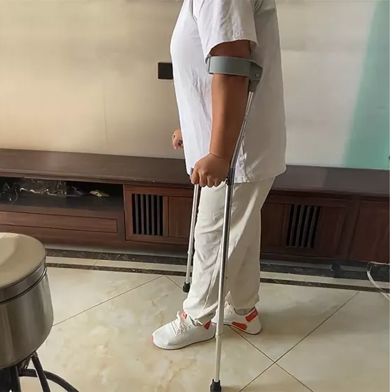 Tận hưởng một cuộc sống dễ dàng hơn với nạng: Hướng dẫn đầy đủ của Brother Medical
